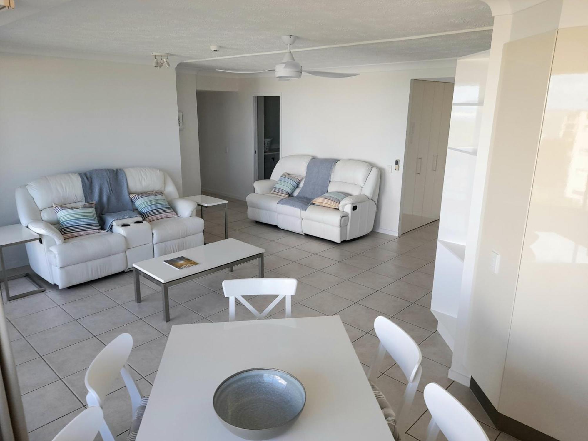 Aparthotel Burgess @ Kings Beach Caloundra